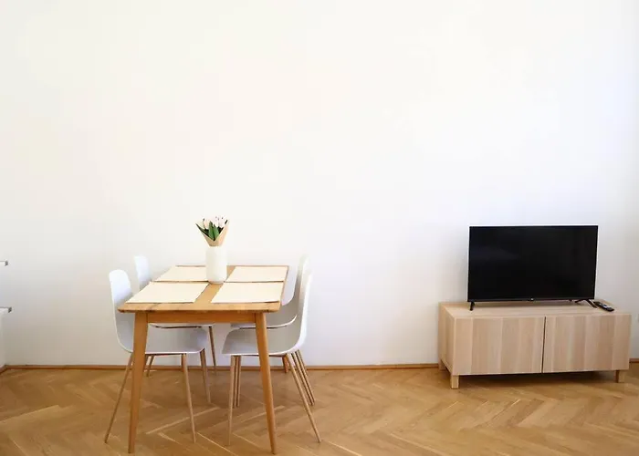 Bloom - Cozy Apartment, 5 Stops To Center Апартаменты