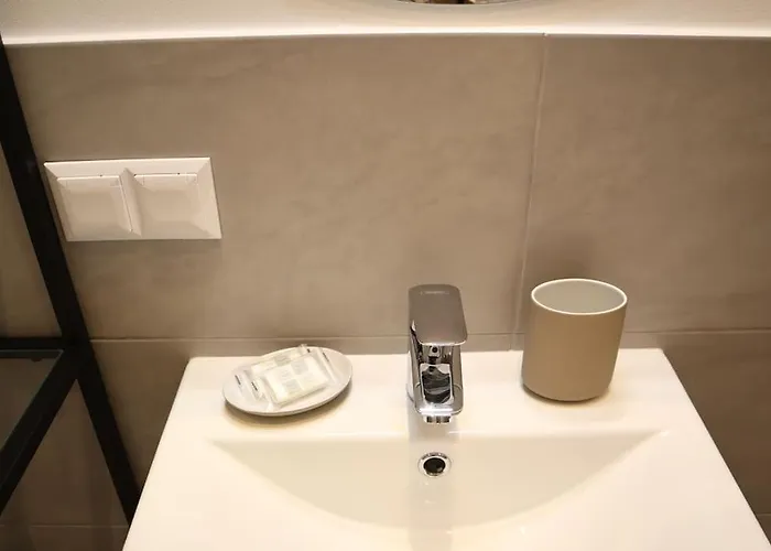 Апартаменты Bloom - Cozy Apartment, 5 Stops To Center