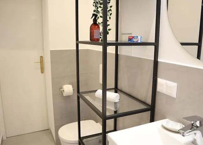 Bloom - Cozy Apartment, 5 Stops To Center Апартаменты *