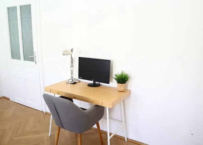 Bloom - Cozy Apartment, 5 Stops To Center *