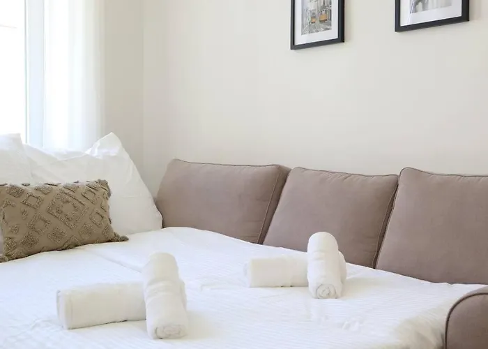 Bloom - Cozy Apartment, 5 Stops To Center