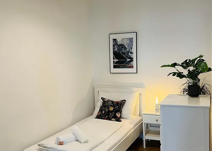 Bloom - Cozy Apartment, 5 Stops To Center *